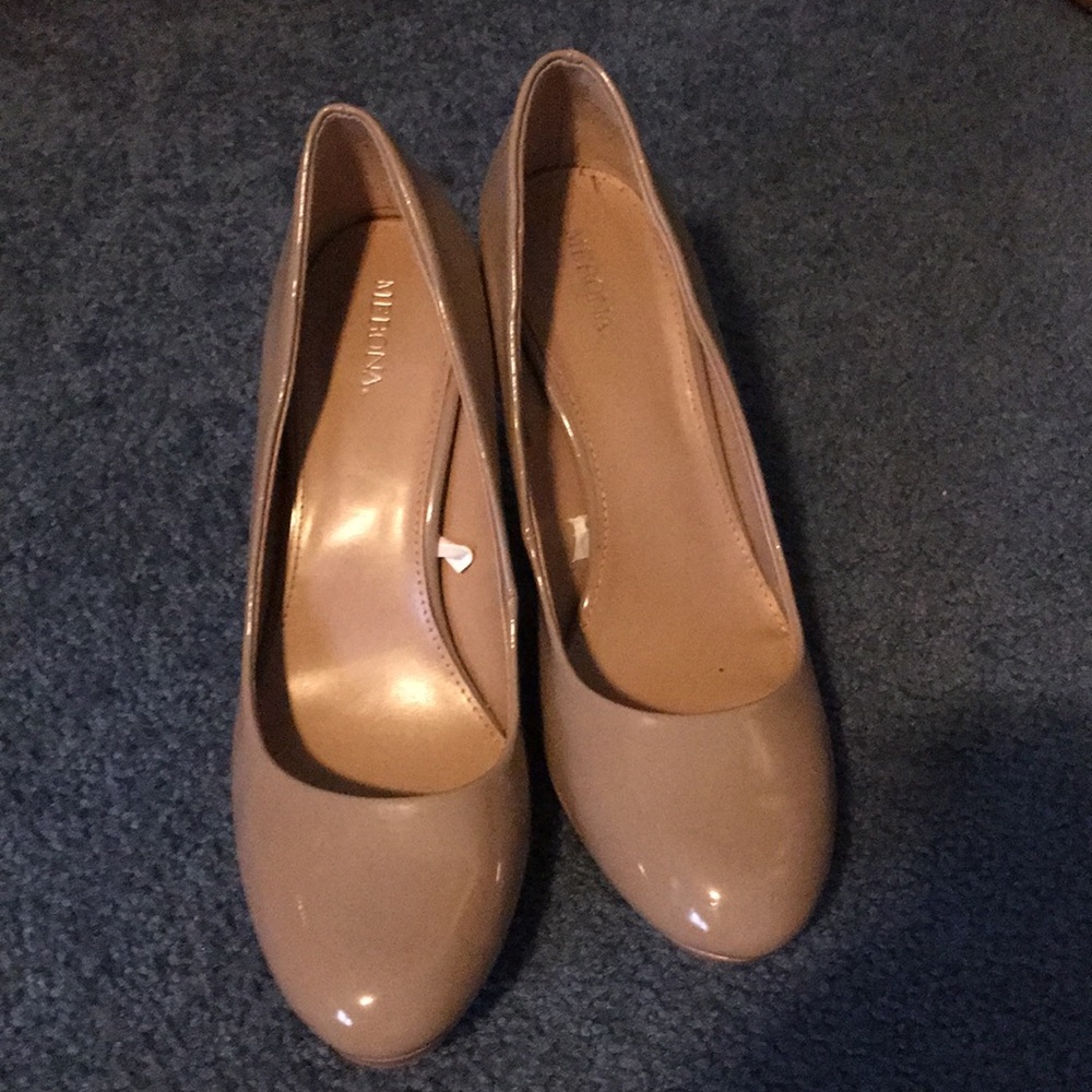 Beige nude heels size 9